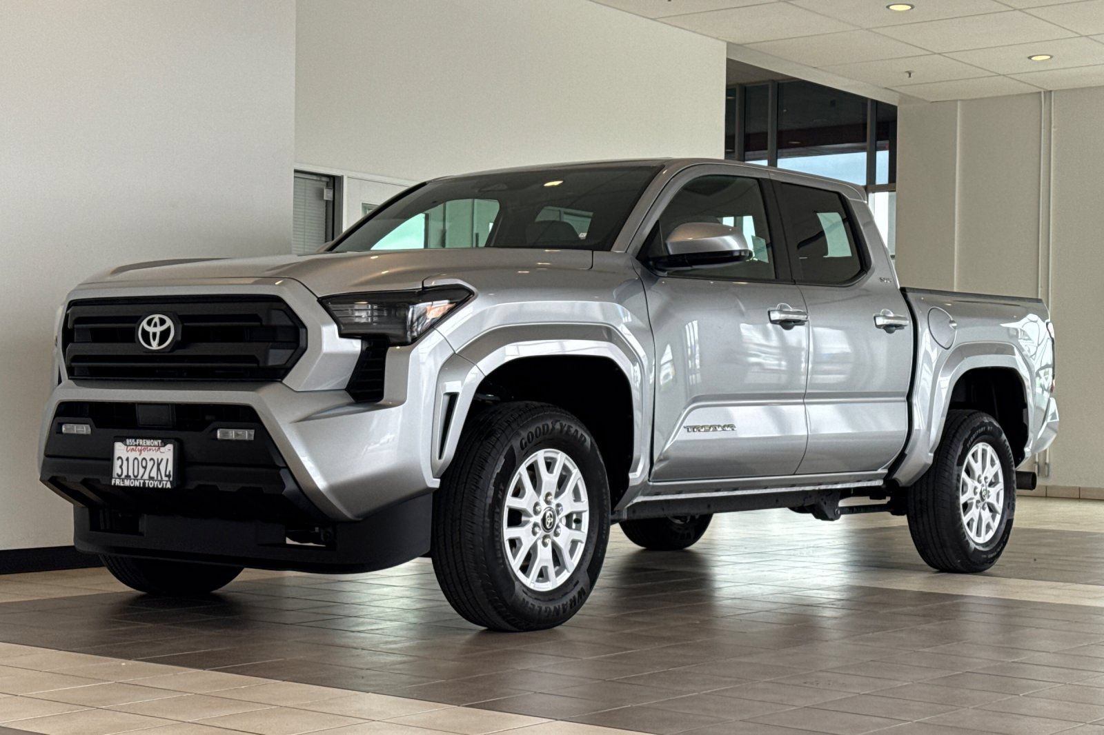 Certified 2025 Toyota Tacoma SR5 AWD/4WD image 8