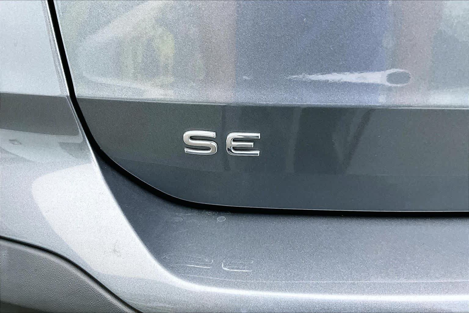 Used 2022 Volkswagen Taos SE FWD image 32
