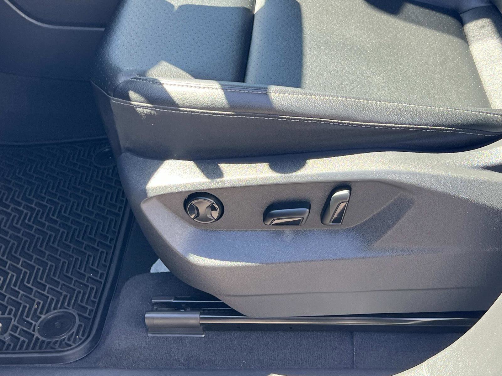 Used 2019 Volkswagen Atlas SE w/ Panoramic Sunroof Package image 17