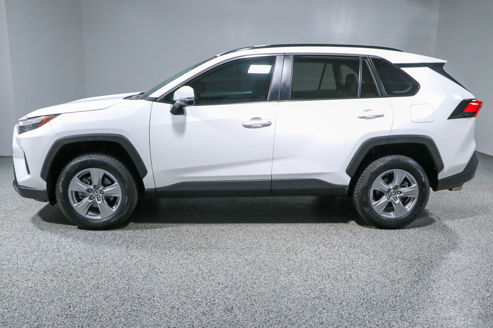 Used 2022 Toyota RAV4 XLE FWD image 10