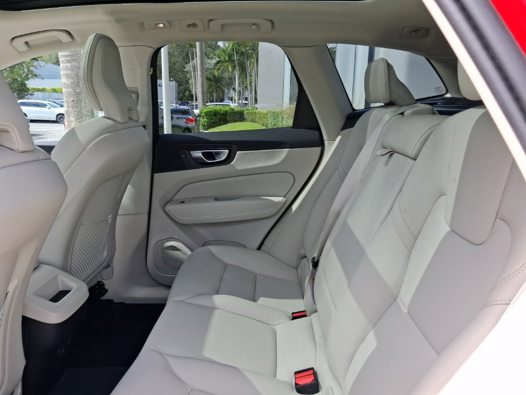 Used 2024 Volvo XC60 B5 Plus AWD/4WD image 8