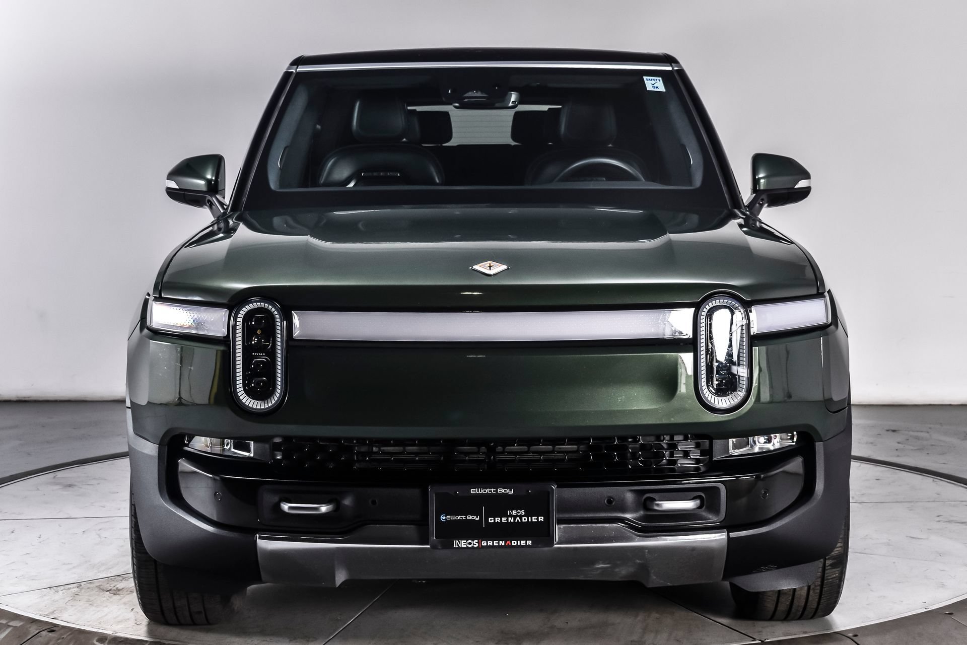 Used 2024 Rivian R1S Adventure AWD/4WD image 2