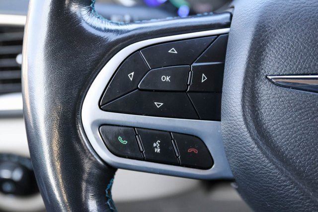 Used 2021 Chrysler Pacifica Touring-L image 28