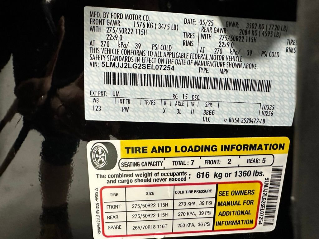 Used 2025 Lincoln Navigator Reserve image 11