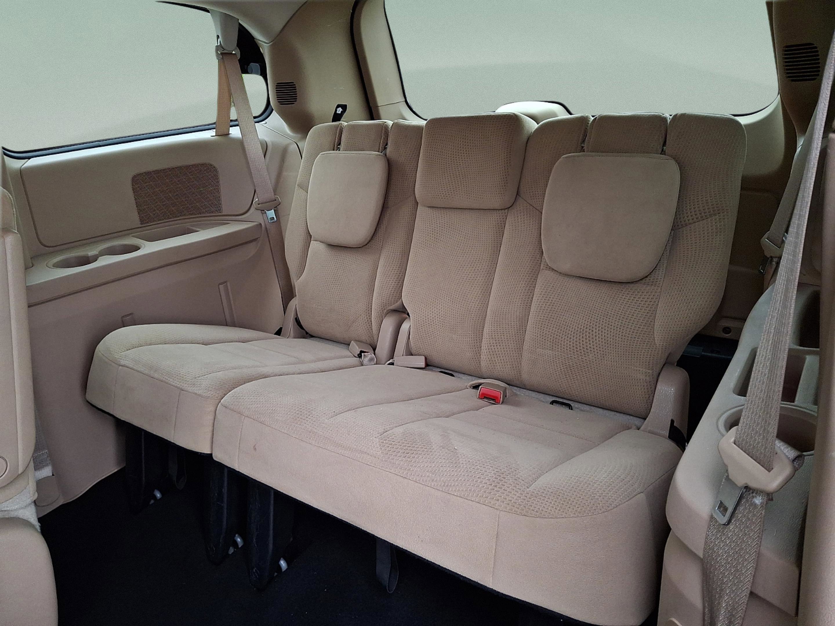 Used 2014 Dodge Grand Caravan SE w/ Quick Order Package 29E SE FWD image 12