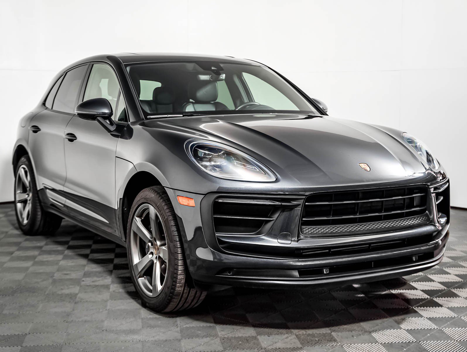Certified 2022 Porsche Macan AWD/4WD image 8