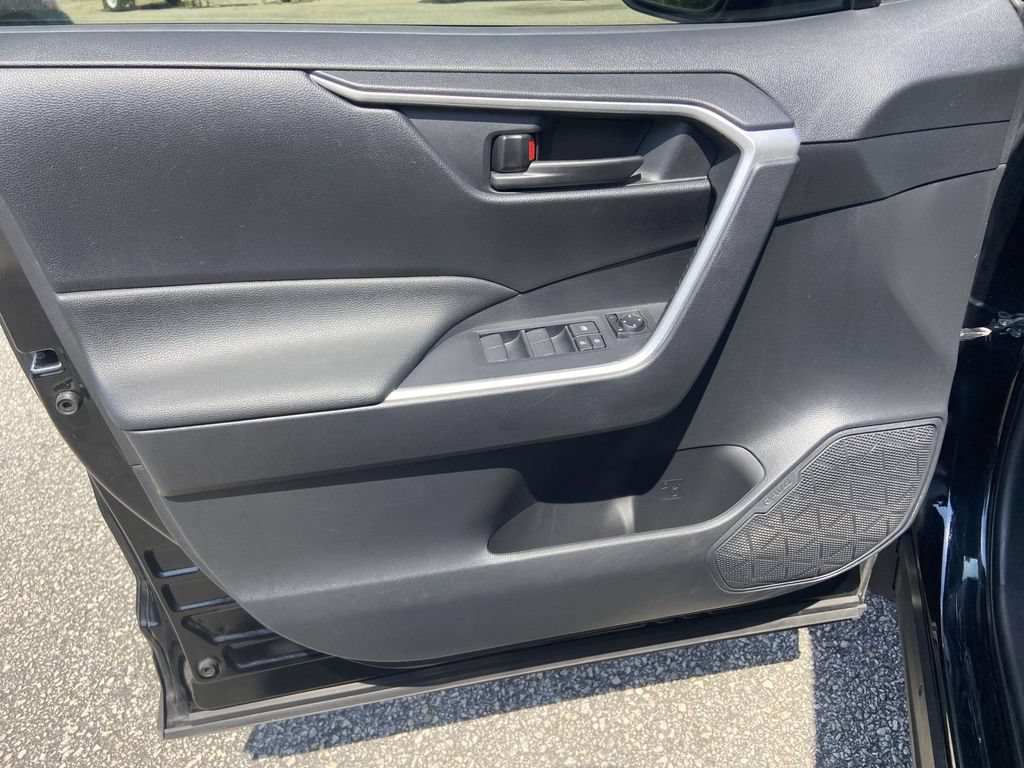 Used 2023 Toyota RAV4 LE FWD image 12