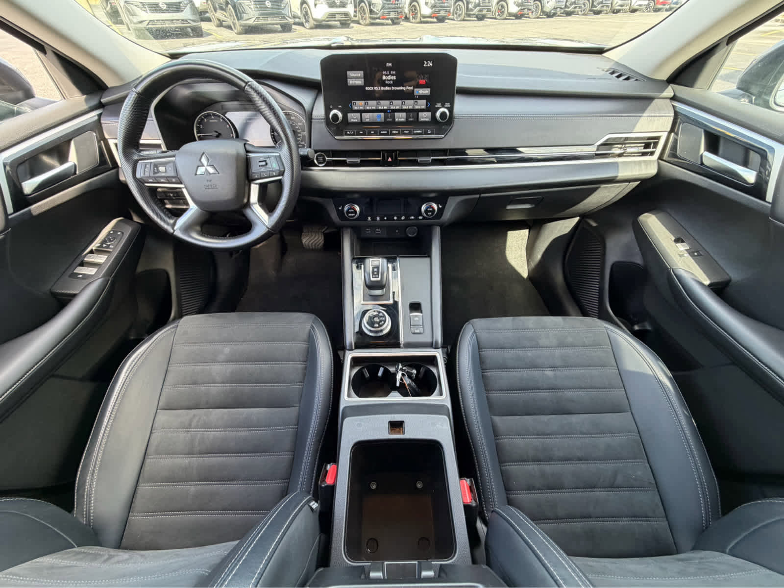 Used 2024 Mitsubishi Outlander SE AWD/4WD image 18