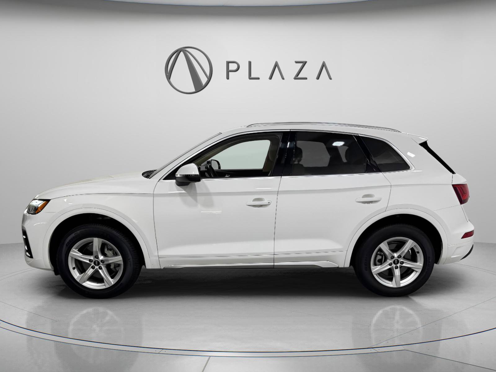 Used 2023 Audi Q5 2.0T Premium w/ Convenience Package image 2