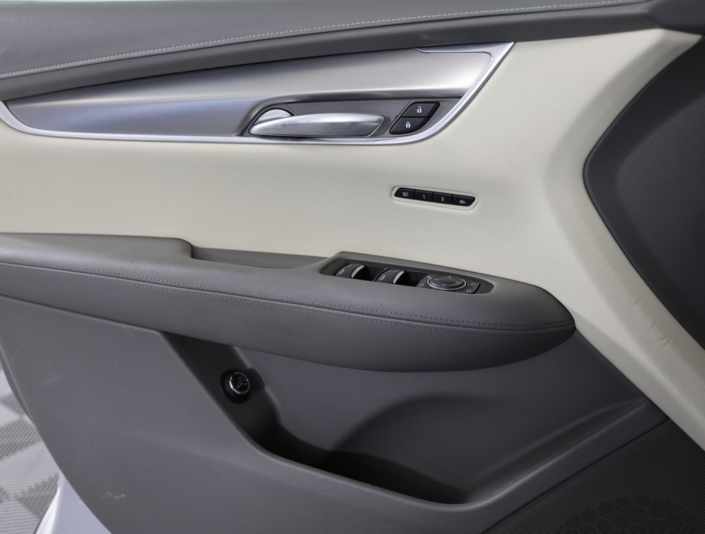 Used 2017 Cadillac XT5 Luxury image 25