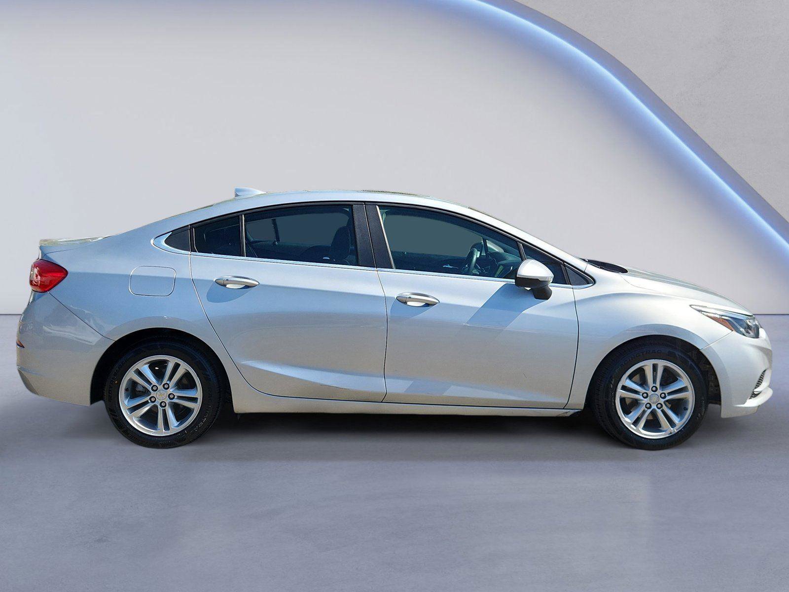 Used 2016 Chevrolet Cruze LT w/ Sun And Sound Package FWD image 2
