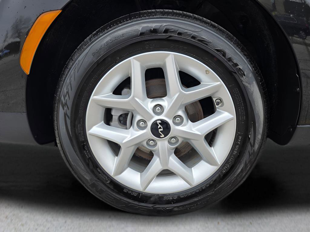 Used 2025 Kia Soul LX FWD image 11