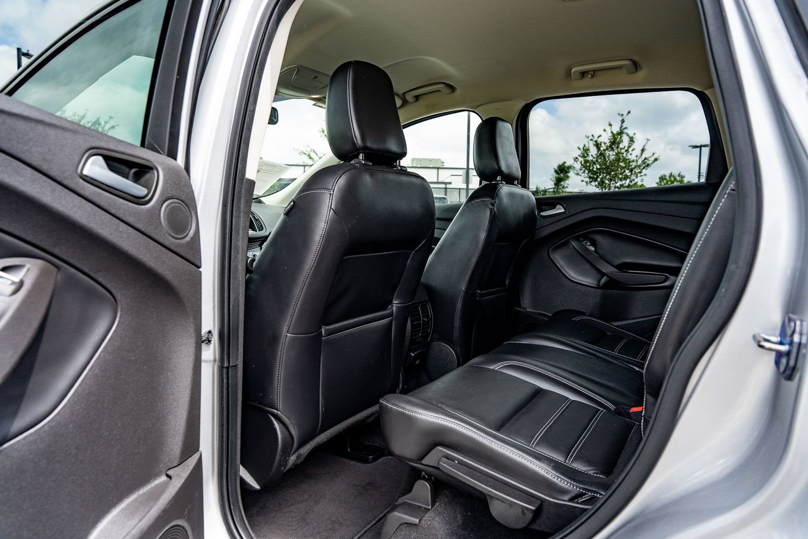 Used 2019 Ford Escape Titanium AWD/4WD image 16