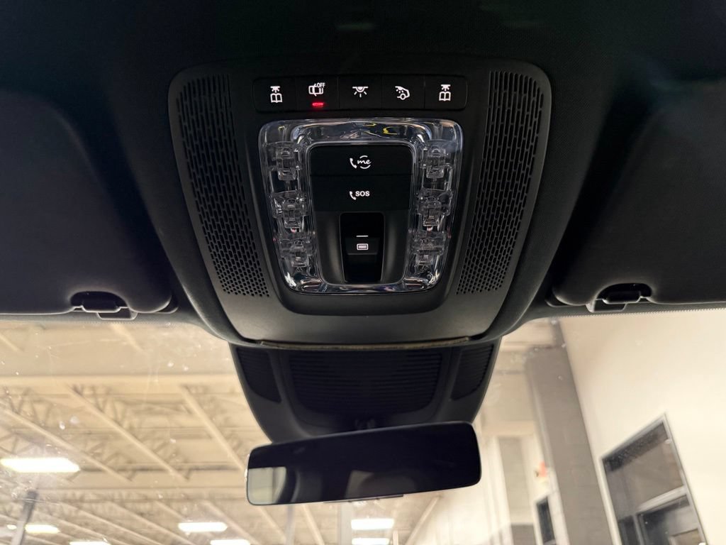 Used 2023 Mercedes-Benz GLE 450 4MATIC w/ AMG Line Exterior image 16