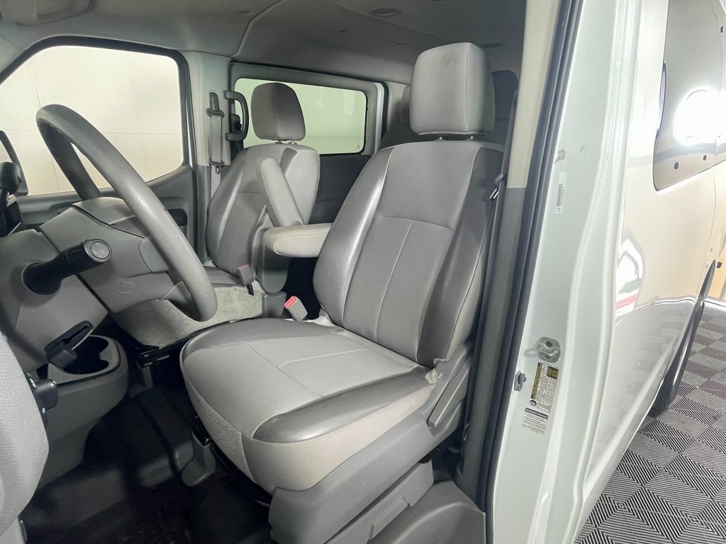 Used 2019 Nissan NV 3500 S image 22