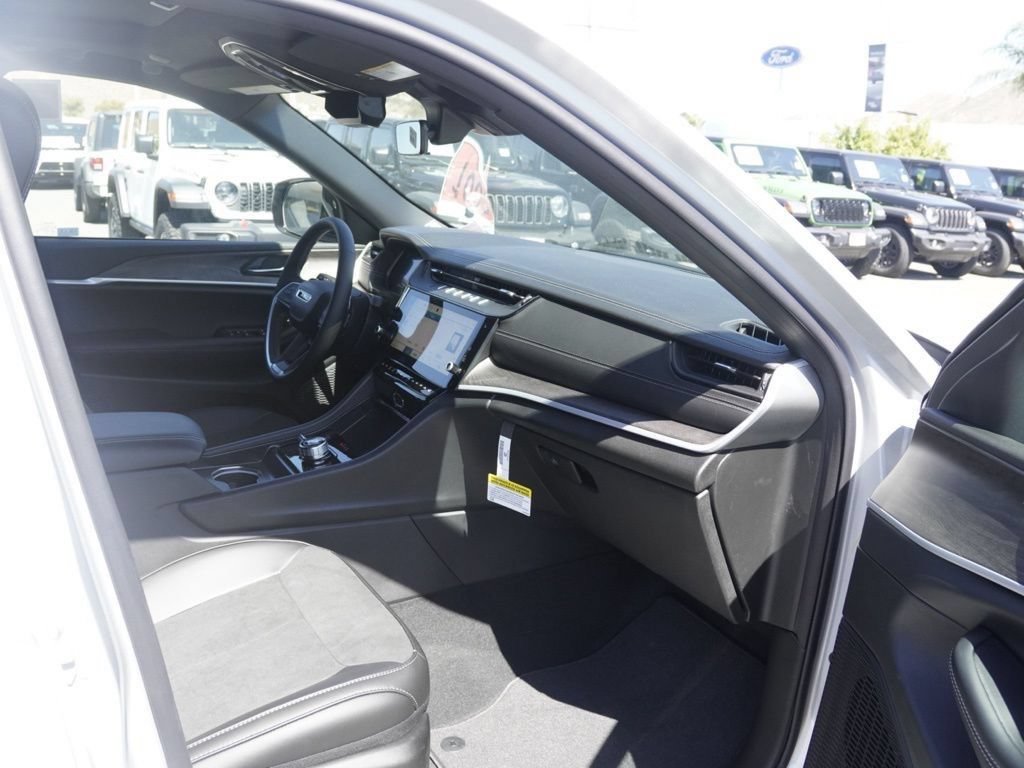 New 2026 Jeep Grand Cherokee Altitude AWD/4WD image 11