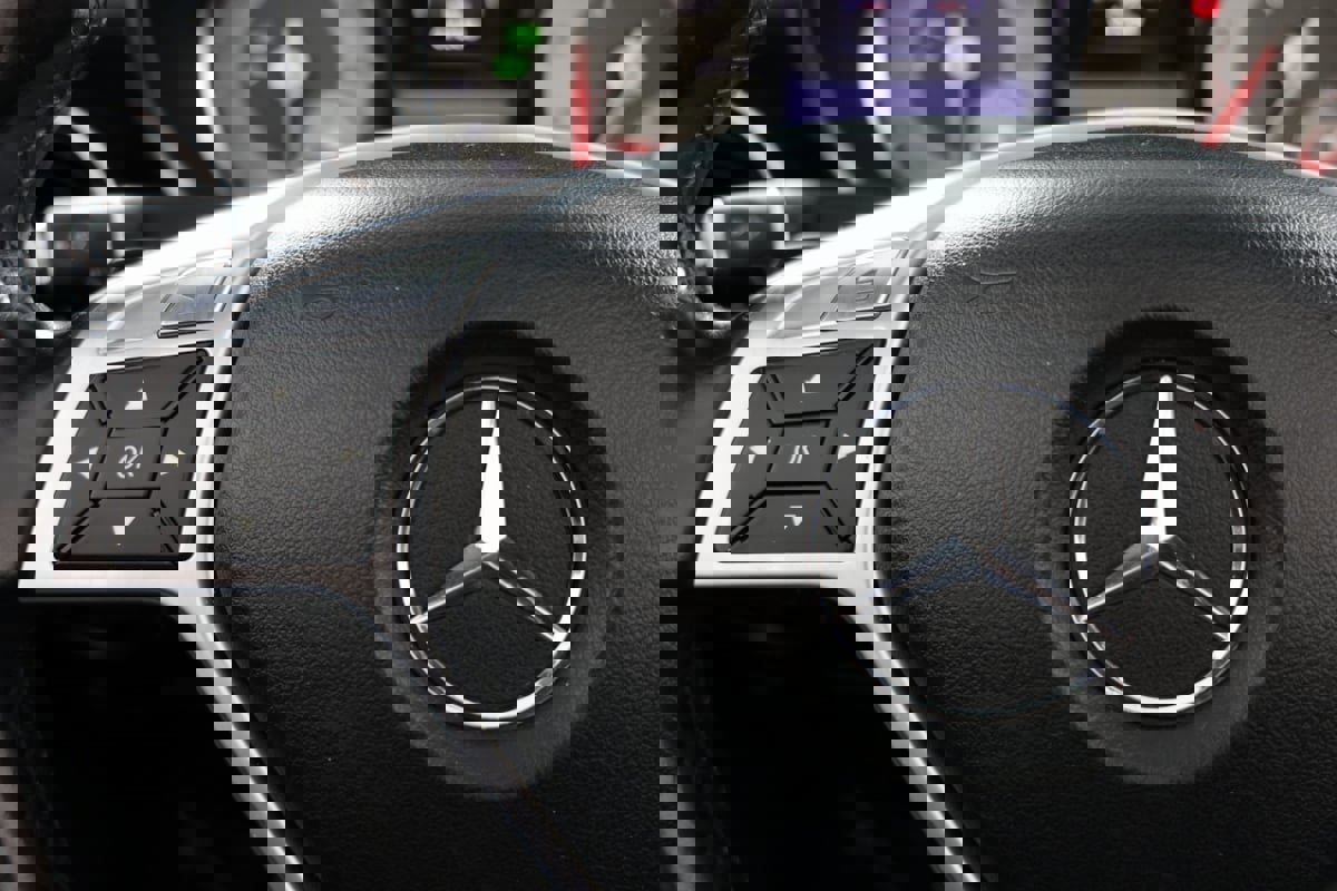 Used 2014 Mercedes-Benz SLK 250 image 25