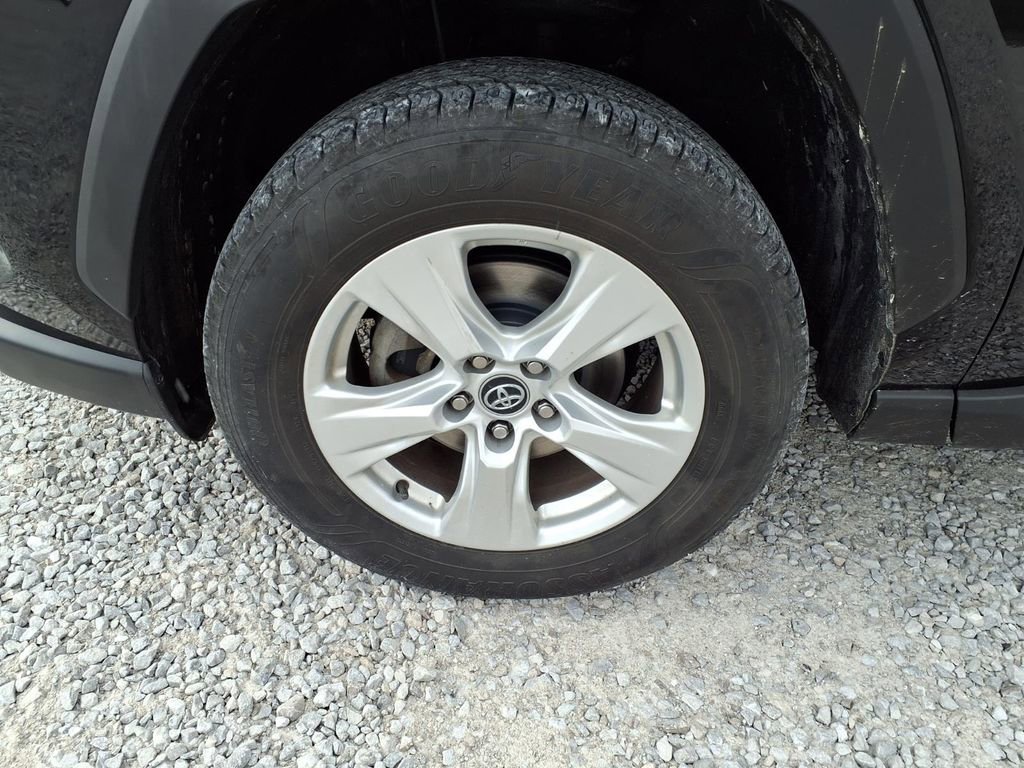 Used 2020 Toyota RAV4 XLE AWD/4WD image 36