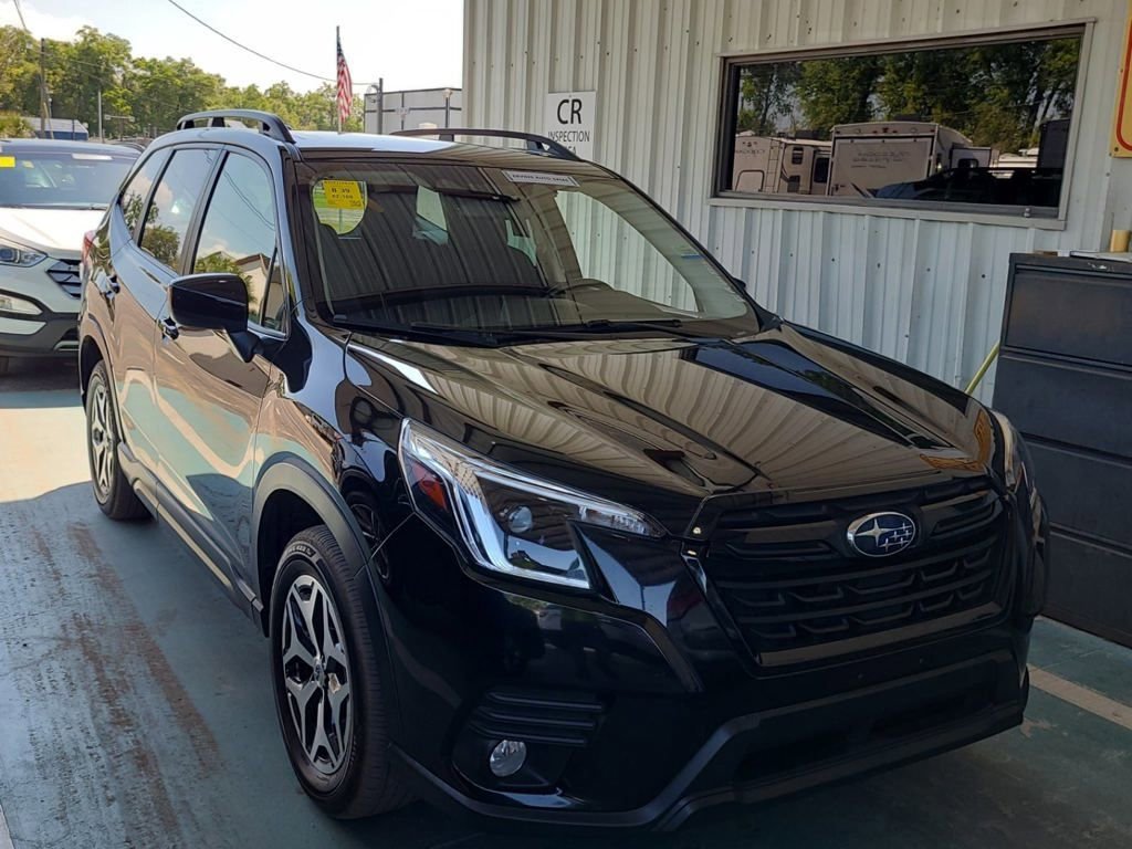 Used 2023 Subaru Forester Premium image 9