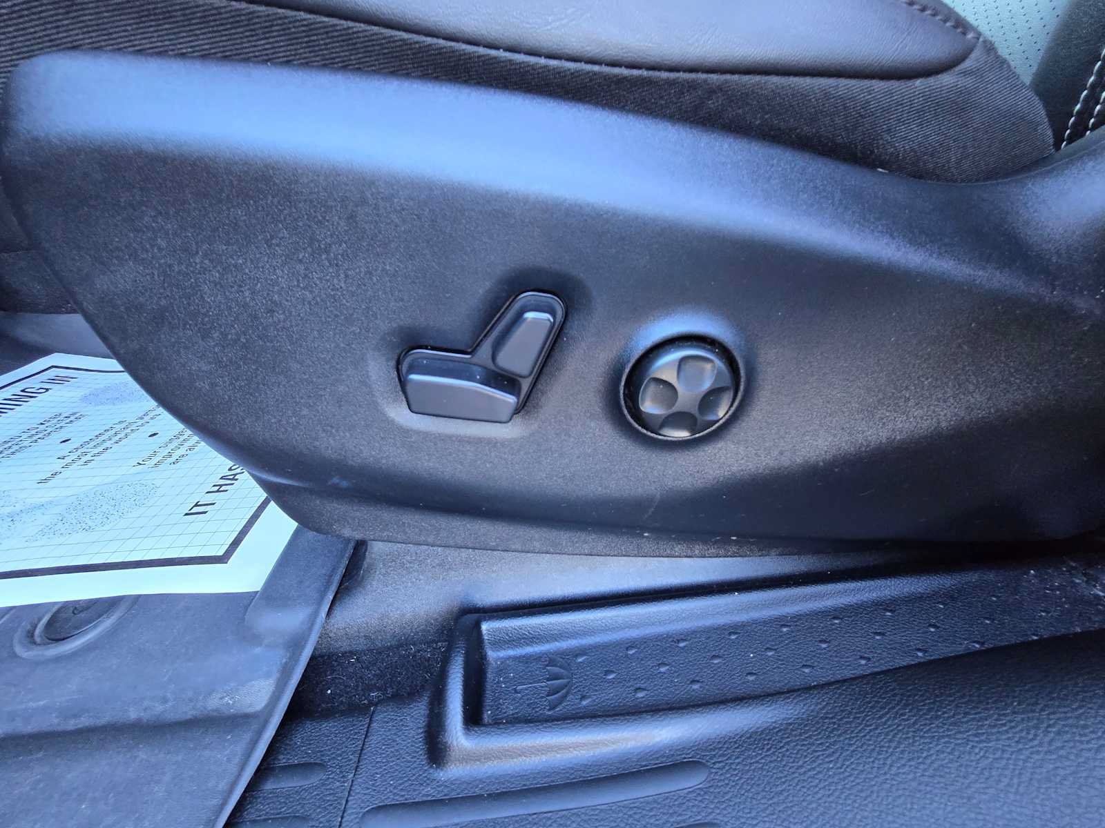 Used 2026 Chrysler Pacifica Select FWD image 16