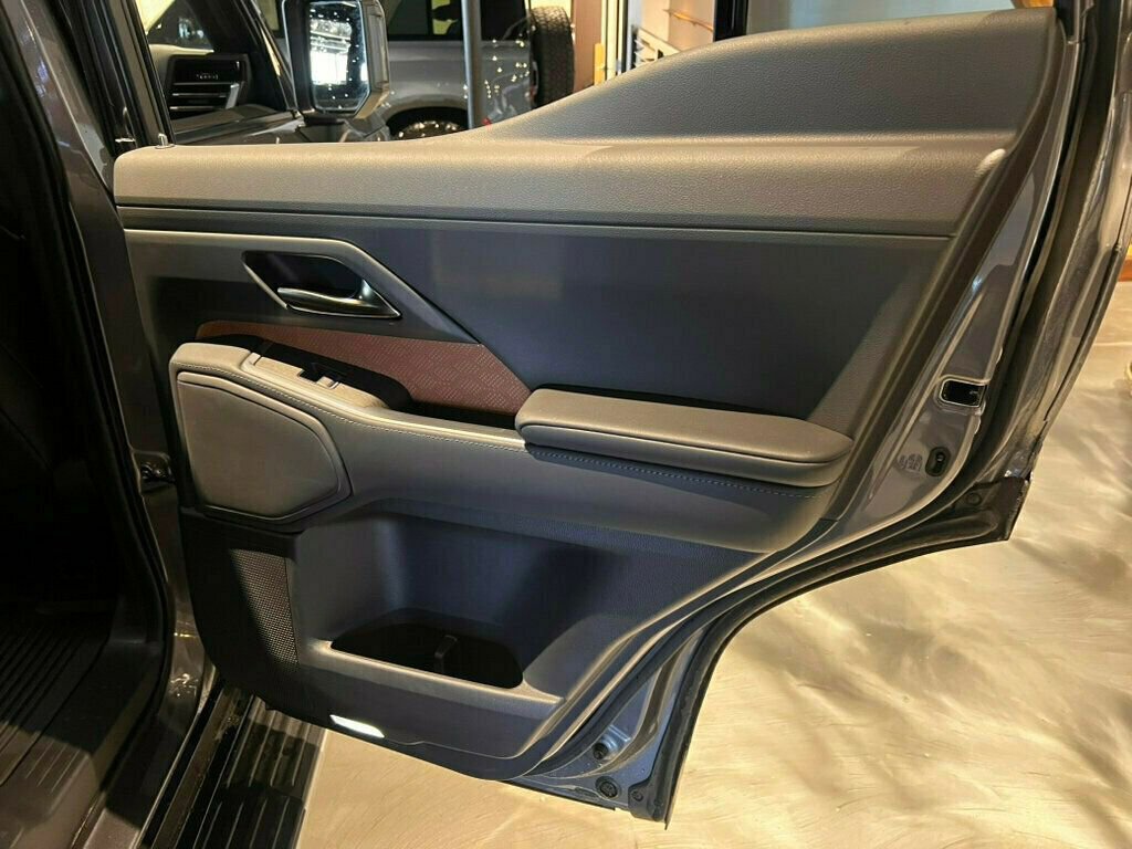 Used 2025 Lexus GX 550 PremiumPlus/TrafficAssist/Blac w/ Accessory Package (31) image 28