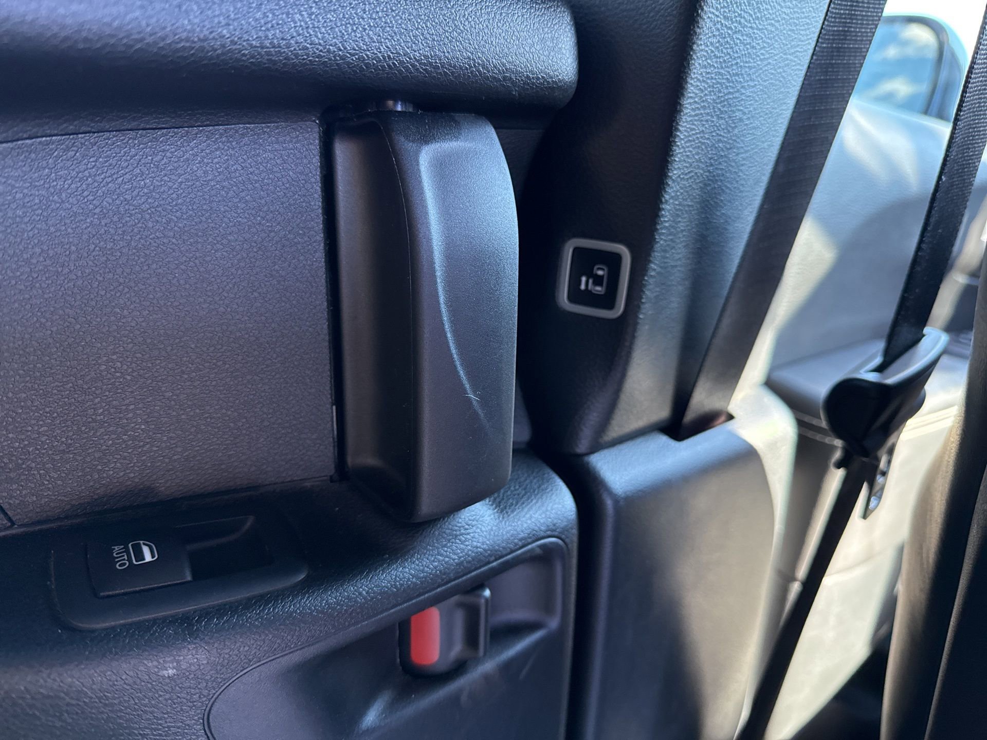 Used 2025 Chrysler Pacifica Select image 30