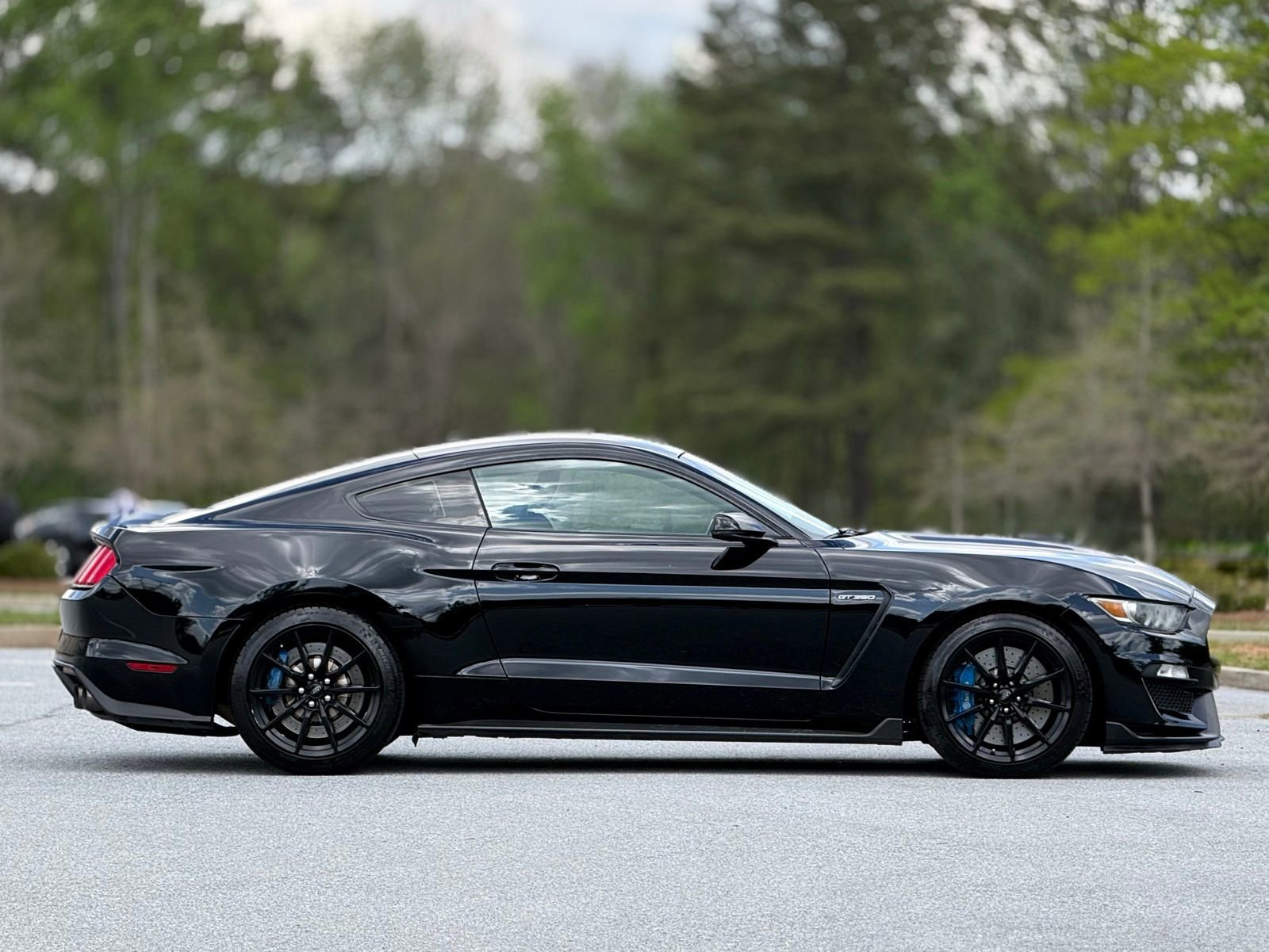 Used 2016 Ford Mustang Shelby GT350 w/ Technology Package image 11