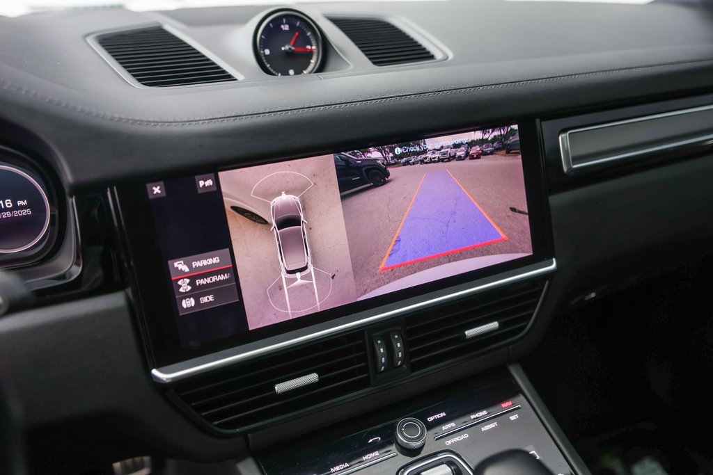 Used 2020 Porsche Cayenne Turbo w/ Assistance Package image 17