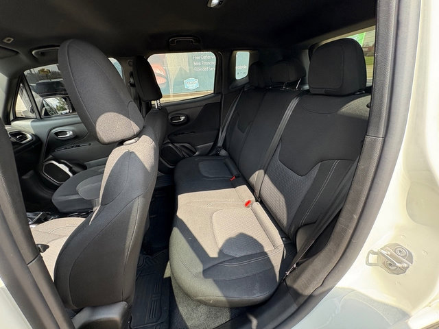 Used 2021 Jeep Renegade Latitude AWD/4WD image 14