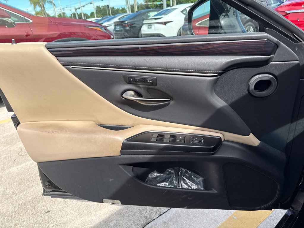 Used 2020 Lexus ES 300h w/ Premium Package FWD image 4