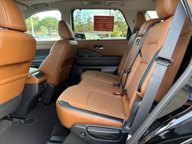 Certified 2025 Nissan Pathfinder Platinum w/ Cargo Package FWD image 12