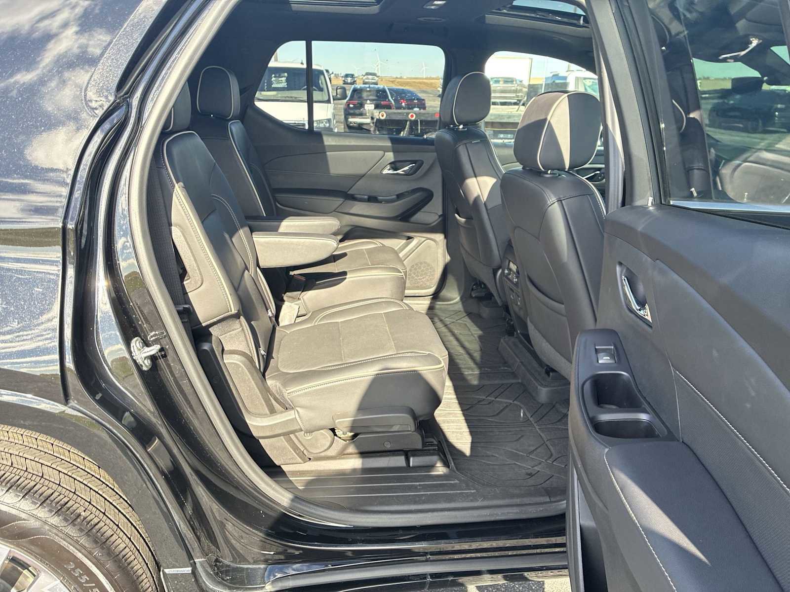 Used 2022 Chevrolet Traverse Premier image 27