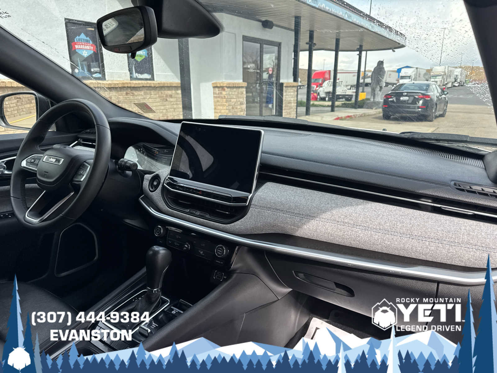 Used 2024 Jeep Compass Latitude AWD/4WD image 13