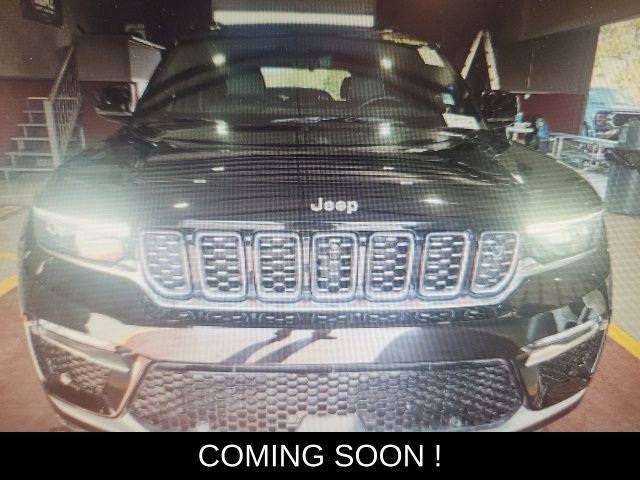 Used 2024 Jeep Grand Cherokee Summit w/ Adv Protech Group IV image 8
