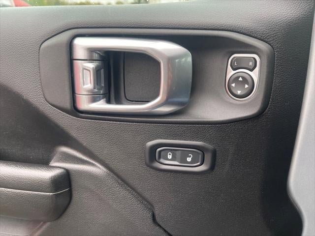 Used 2023 Jeep Gladiator Sport image 16