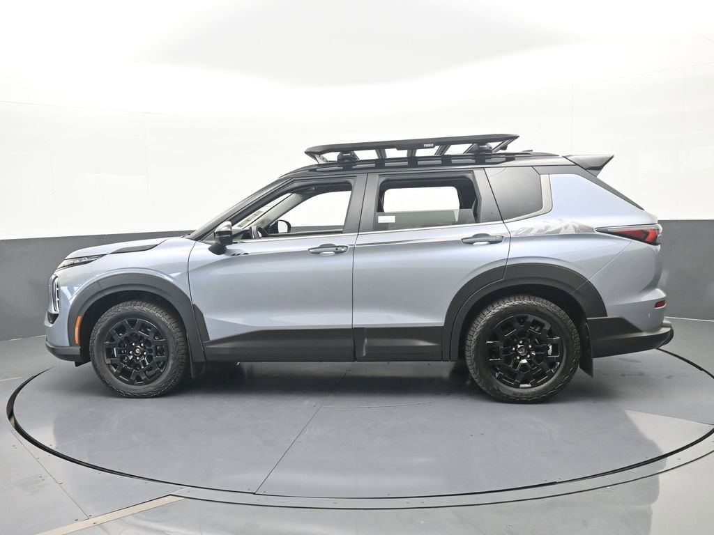 New 2025 Mitsubishi Outlander AWD image 3