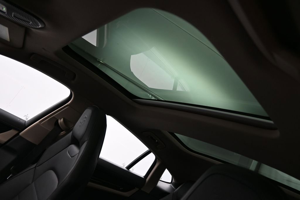 Certified 2025 Porsche Panamera RWD image 31