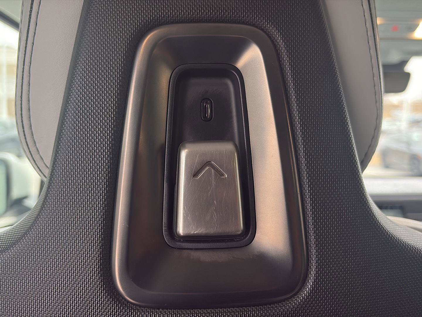 Used 2024 Rivian R1S Adventure image 72