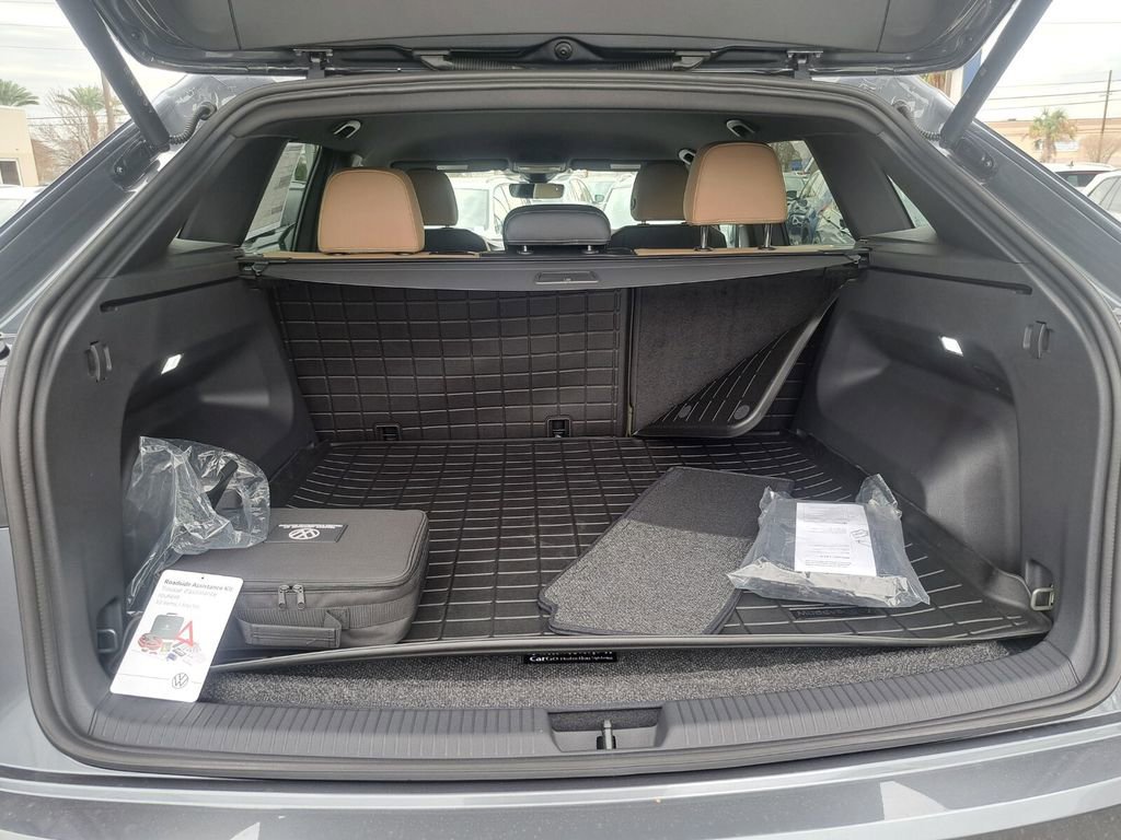 Used 2025 Volkswagen Atlas Cross Sport SE image 24