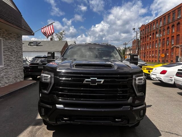Used 2024 Chevrolet Silverado 2500 LT w/ Midnight Edition AWD/4WD image 2
