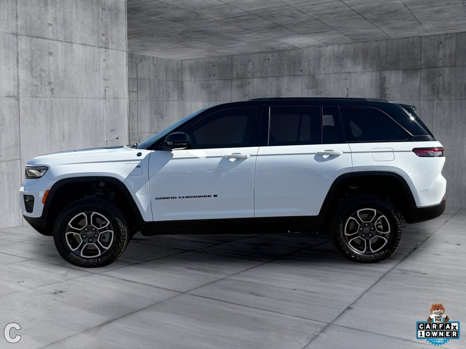 Used 2023 Jeep Grand Cherokee Trailhawk AWD/4WD image 3