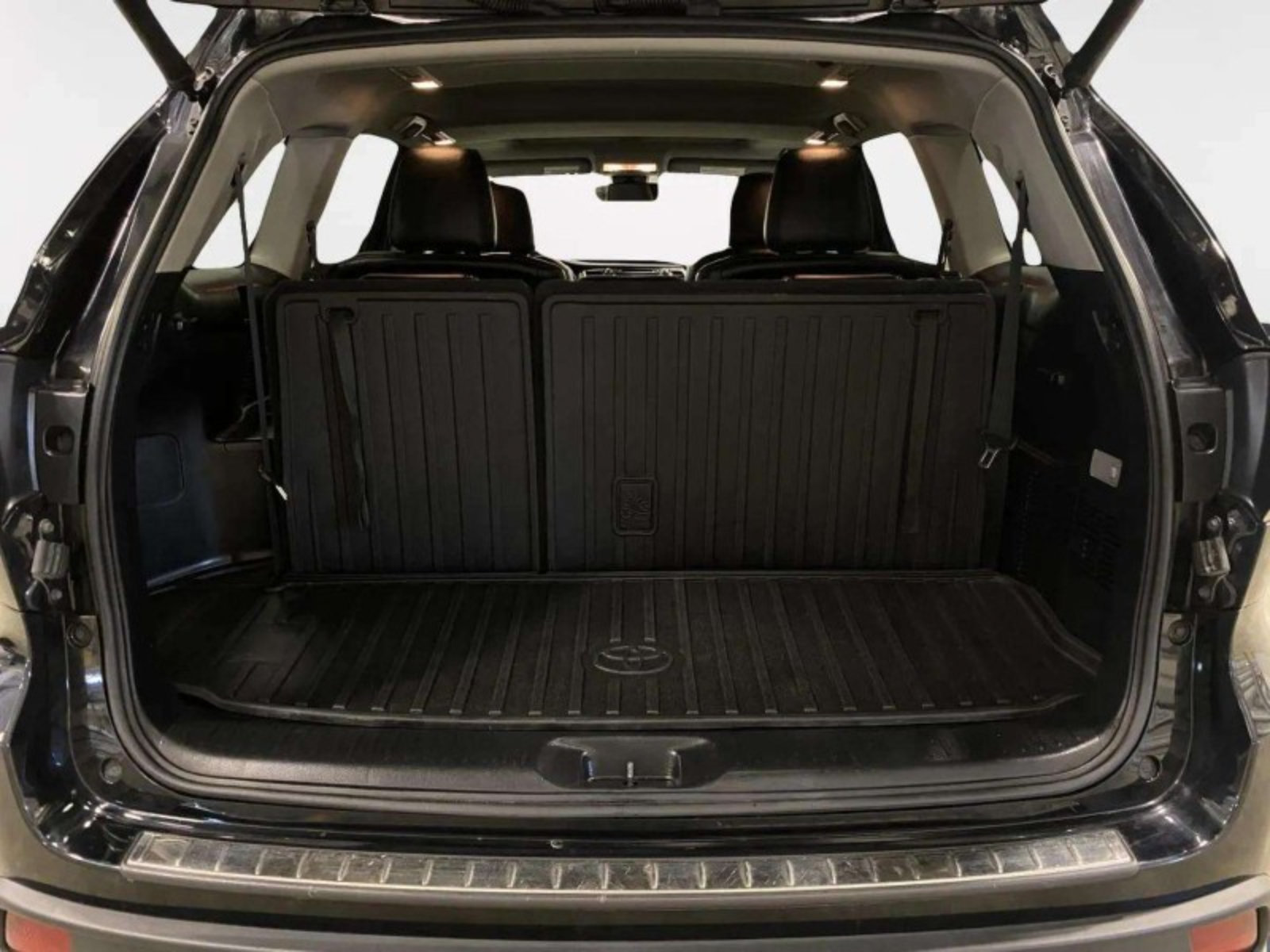 Used 2017 Toyota Highlander XLE AWD/4WD image 38
