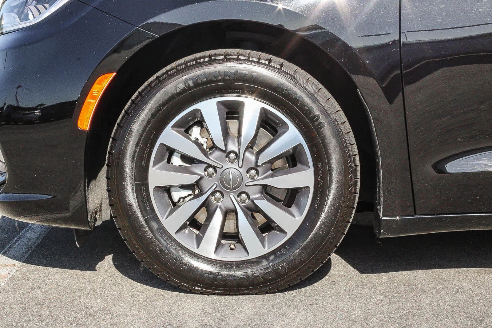 Used 2024 Chrysler Pacifica Limited FWD image 10