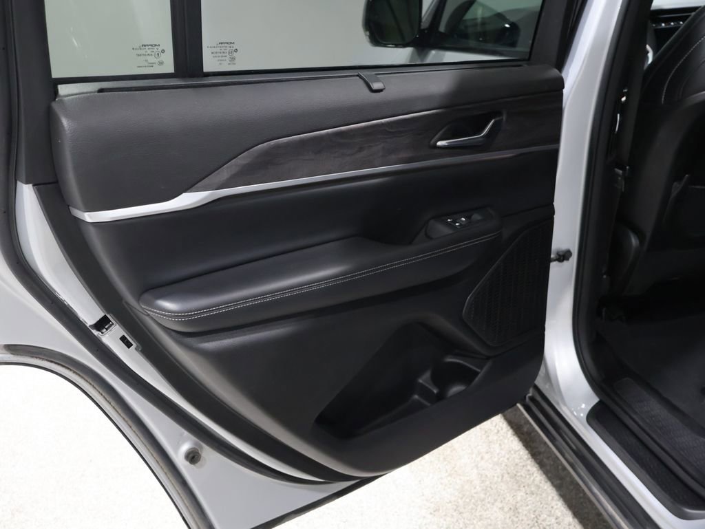 Used 2024 Jeep Grand Cherokee L Limited w/ Luxury Tech Group II image 20