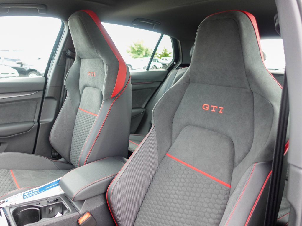 New 2026 Volkswagen GTI SE FWD image 22