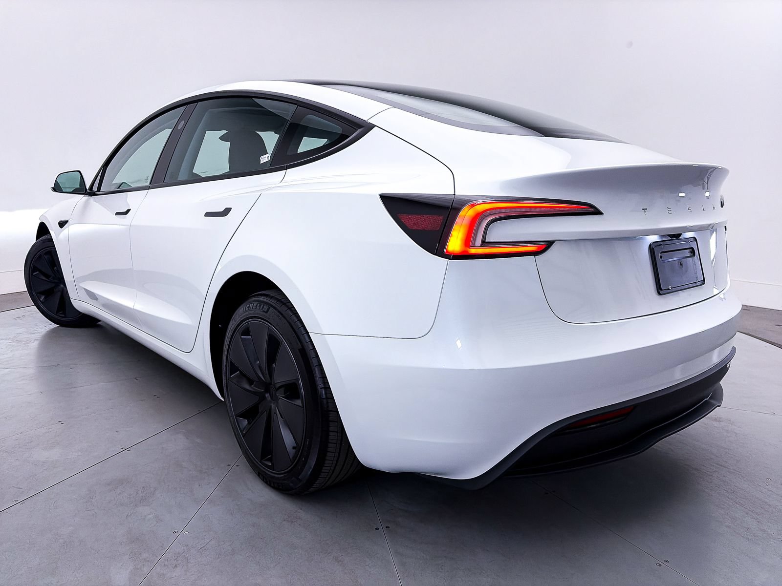 Used 2024 Tesla Model 3 Standard Range RWD image 2
