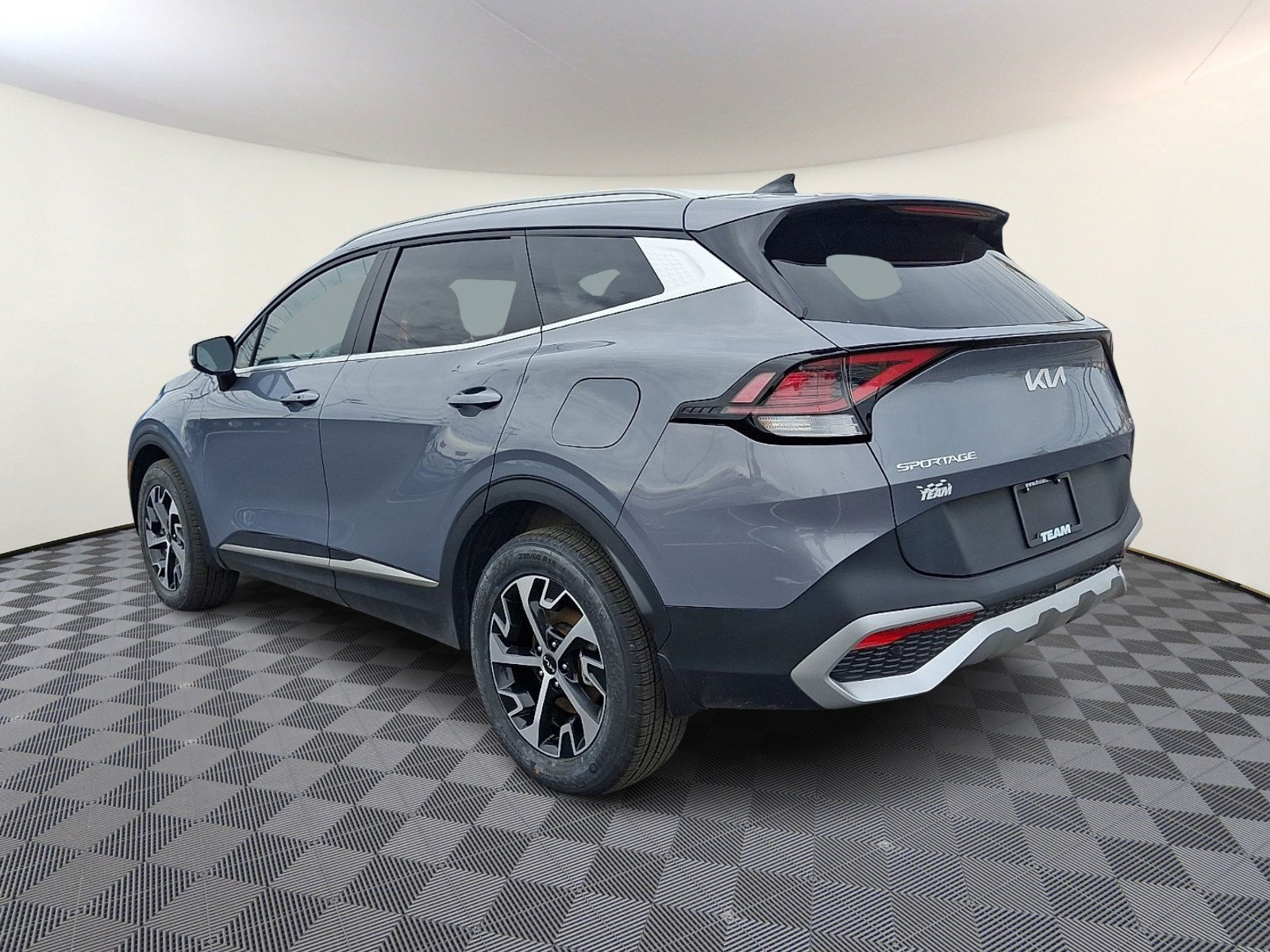 Used 2025 Kia Sportage EX AWD/4WD image 4