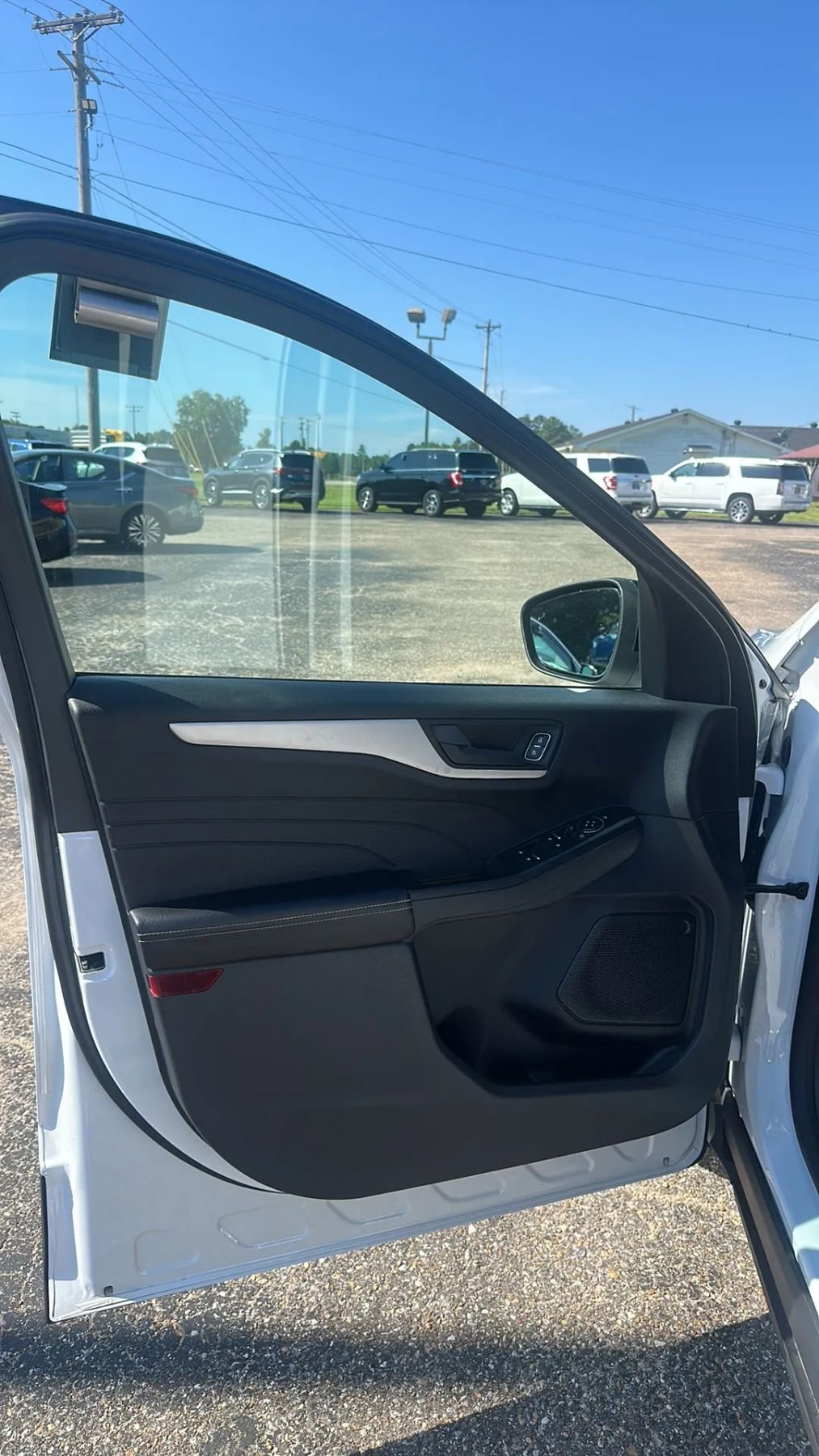 Used 2022 Ford Escape SE w/ SE Sport Appearance Package image 10