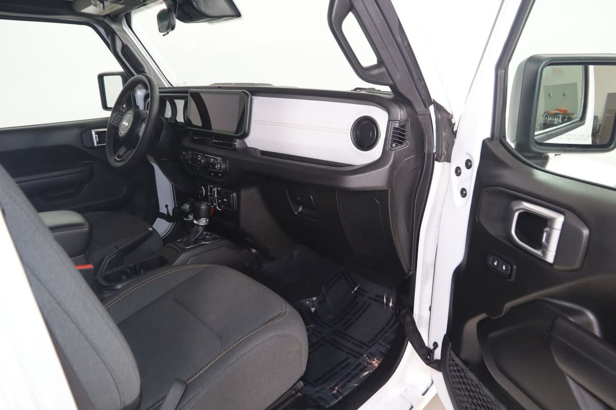 Used 2024 Jeep Wrangler Unlimited w/ Convenience Group AWD/4WD image 38