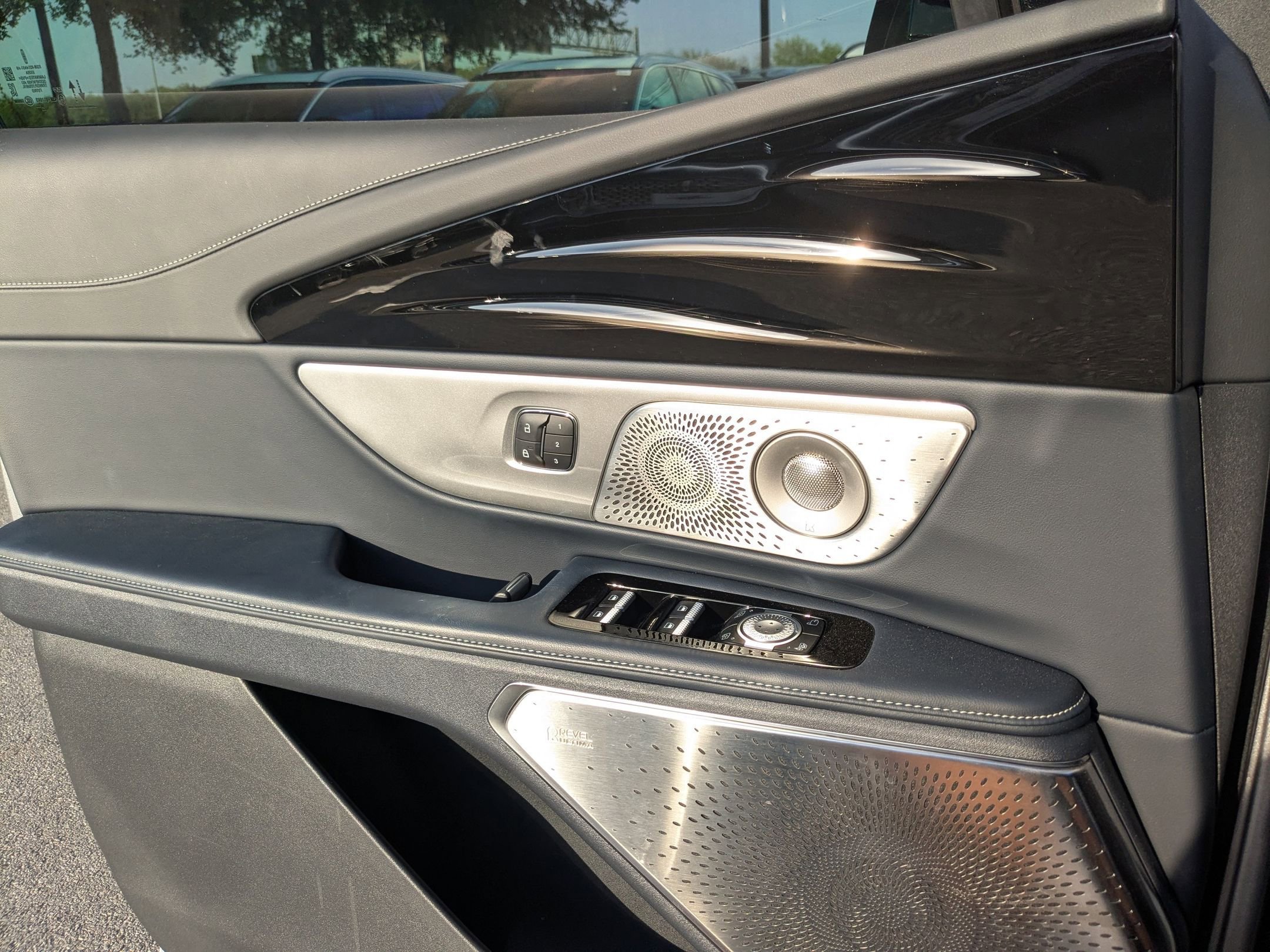 Used 2025 Lincoln Nautilus Reserve image 12